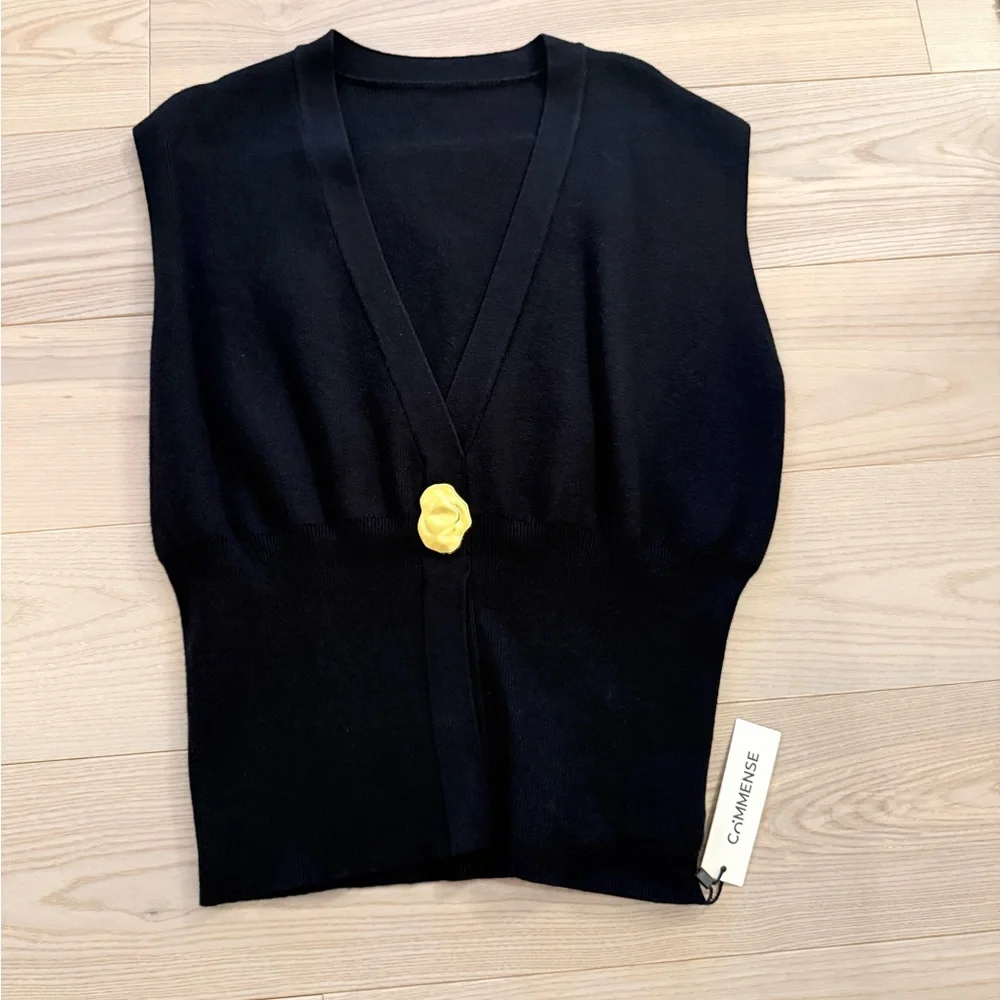 COMMENSE V-NECK BUTTONED DETAIL SWEATER VEST BLACK MEDIUM GOLD BUTTON - Picture 7 of 7